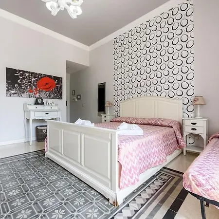 Double - Large For 6 Guests * Naples
